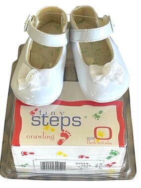NEW Tiny Steps Mary Jane Style White Patent Leather Rose Accent Baby Shoes Sz 0